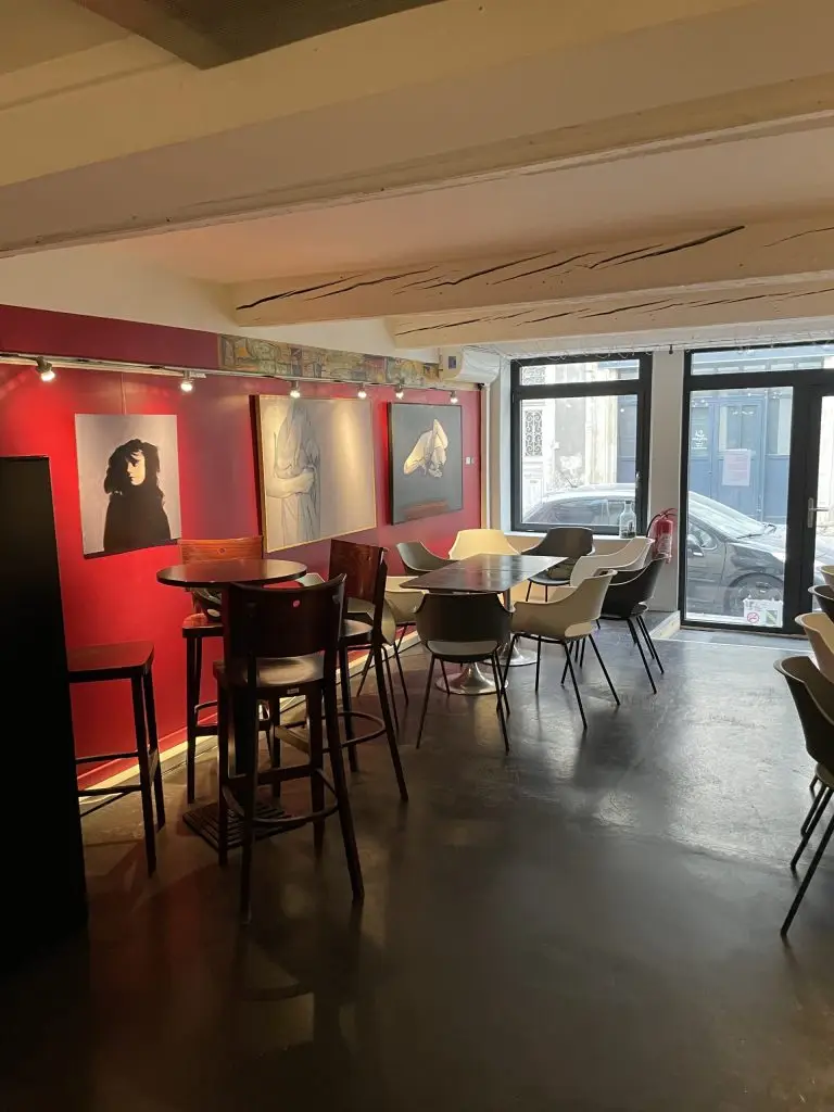 espace assis debout.
